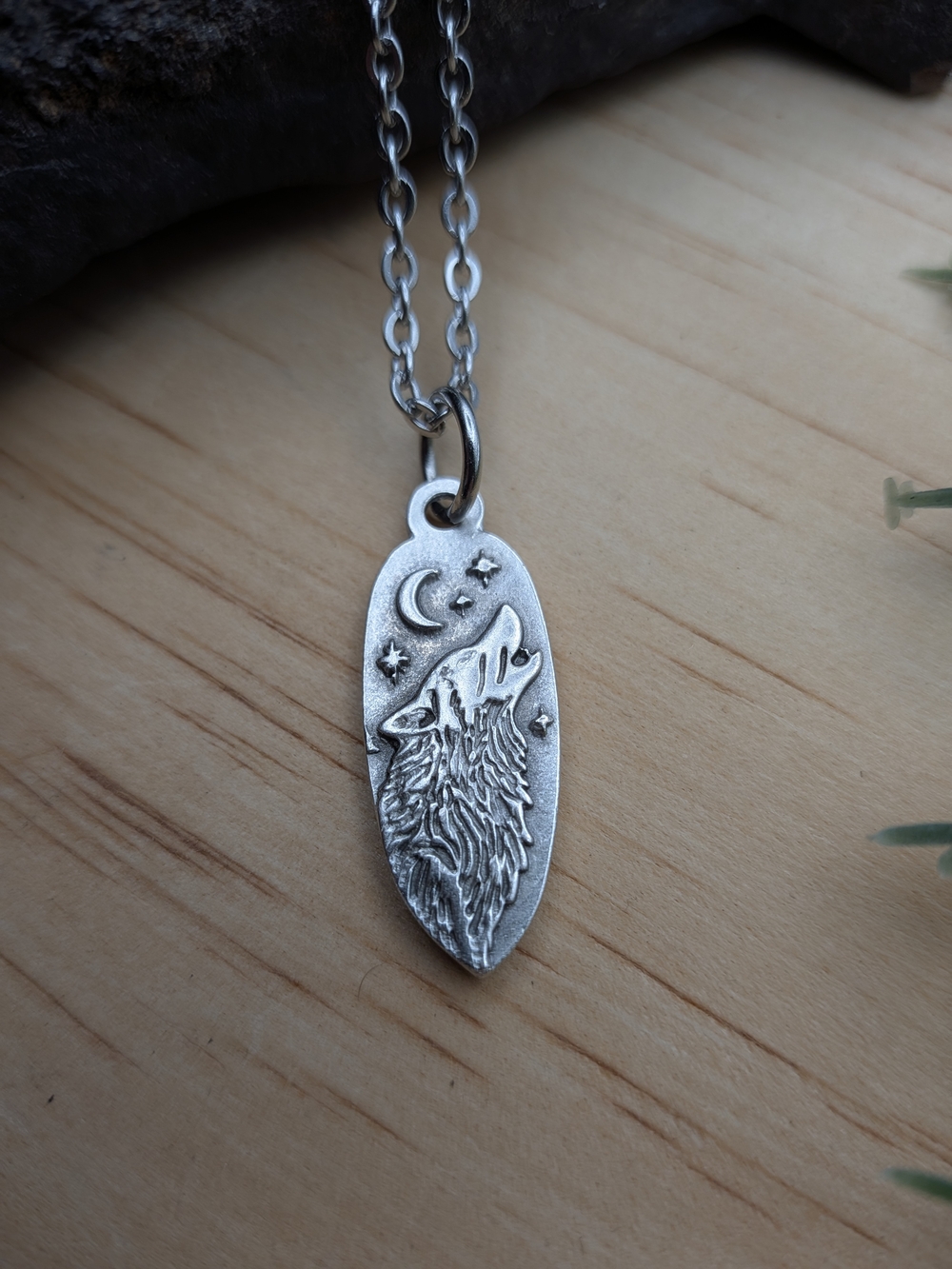 Silver Toned Wolf Howl Pendant Necklace / Women Jewelry